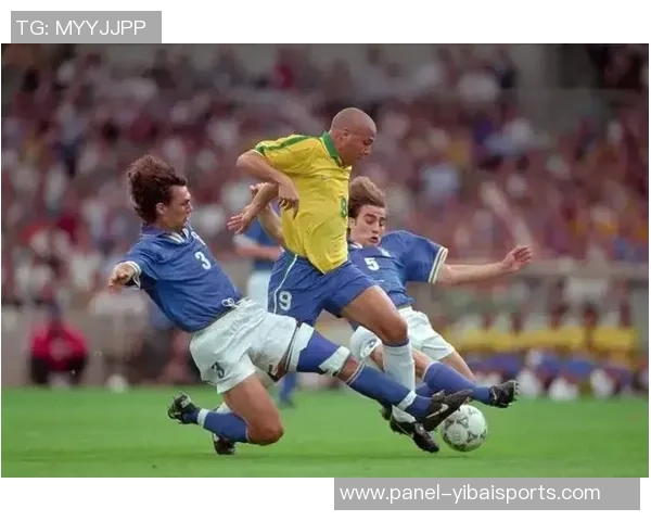 精彩足球瞬间的高清图片集锦与欣赏